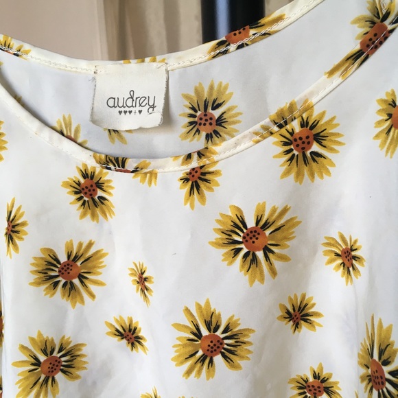 Floral Crop Tank Top - Picture 3 of 4